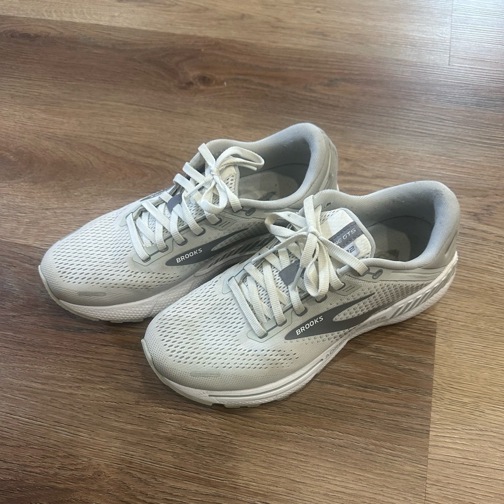 Brooks Adrenaline GTS Light Gray Running Shoes